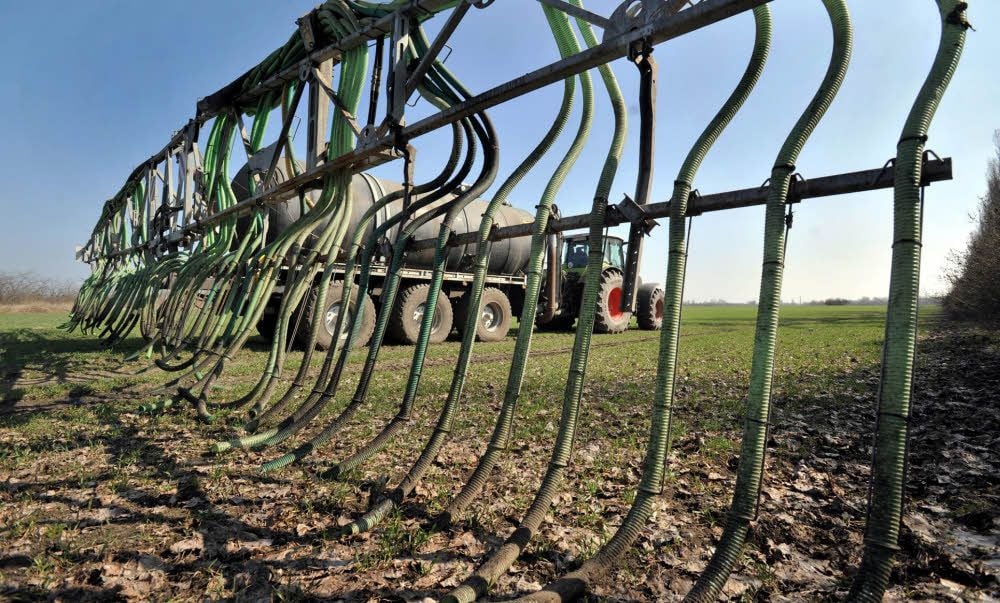Die eingelagerte Gülle soll im Frühjahr auf die Felder aufgebracht werden.