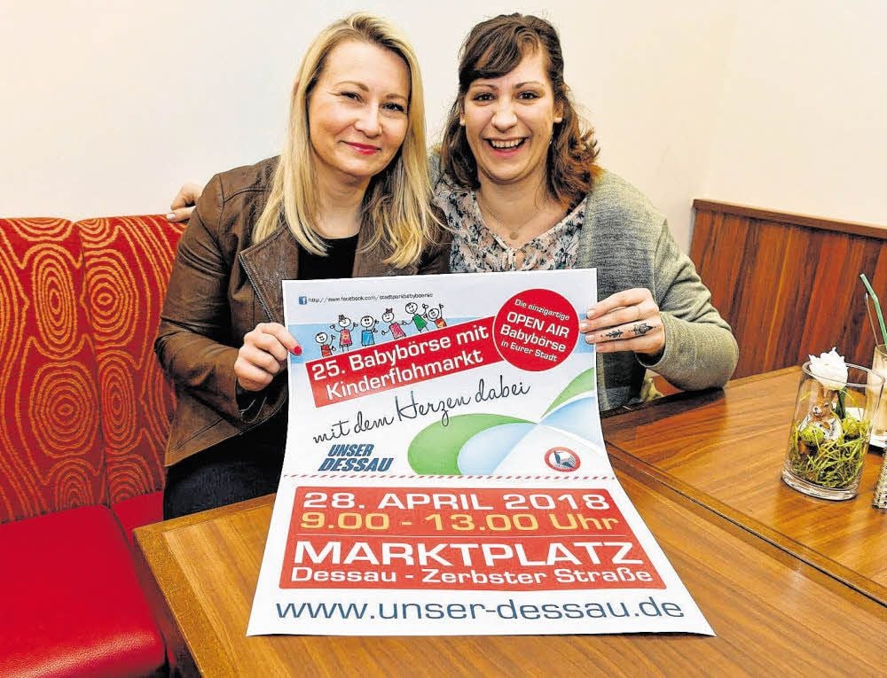 Freuen sich auf die 25. Babybörse mit Kinderflohmarkt in der Zerbster Straße: die Organisatorinnen Heike Herrmann (l.) und Sandy Rietz.