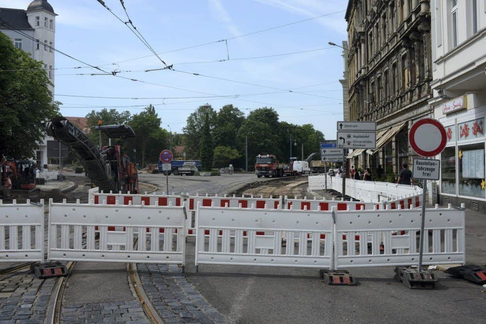 Monatelang war die obere Ludwig-Wucherer-Straße wegen der Umbauarbeiten am Steintor gesperrt. Das ist bald Geschichte.