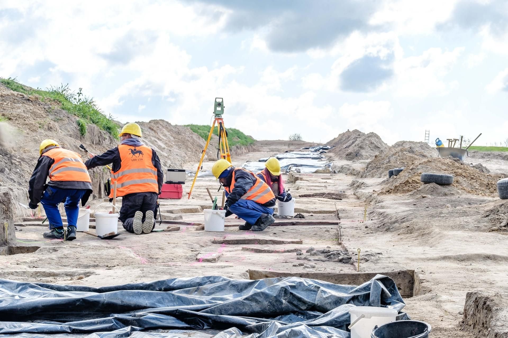 Bei Griebo haben Forscher einen tollen Fund gemacht: Über 1500 Jahre lang lebten Menschen in einer Siedlung in der Elbaue.