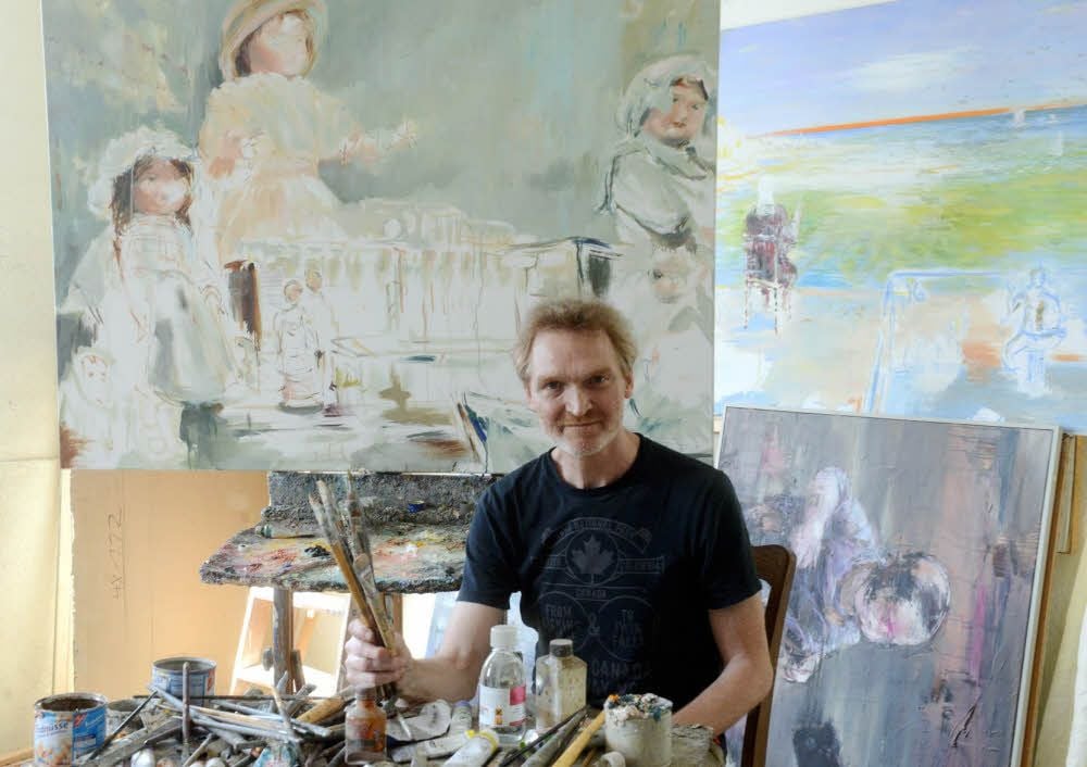 Der Maler Lars Petersohn in seinem Atelier in Halle