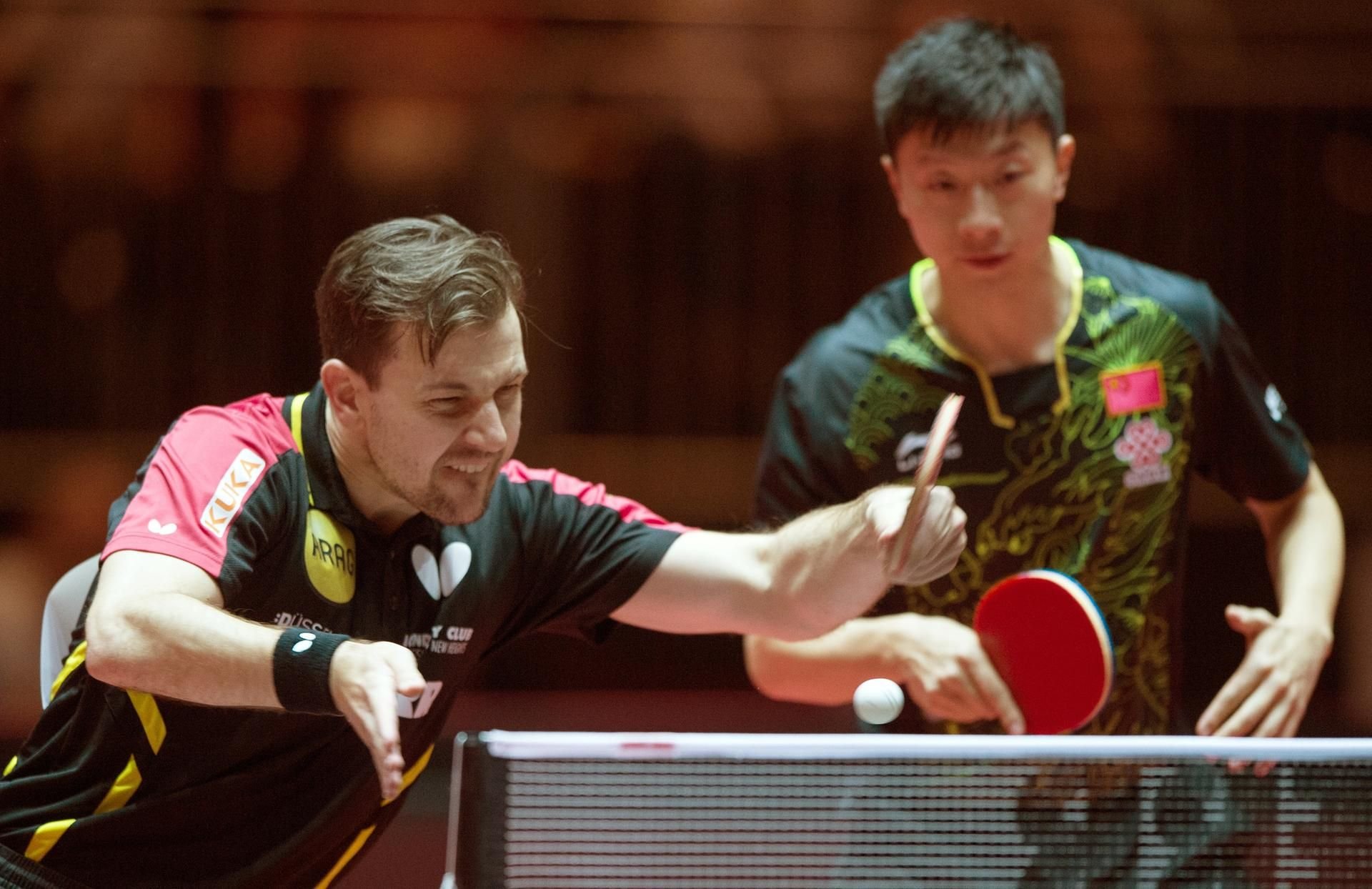 Timo Boll (l, Deutschland) und Ma Long (r, China)