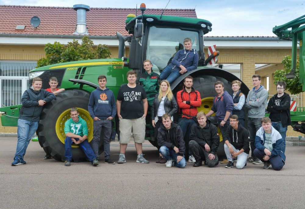 Sie lernen in den nächsten drei Jahren landwirtschaftliche Berufe und wurden von den Bauernverbänden Anhalt und Wittenberg begrüßt.