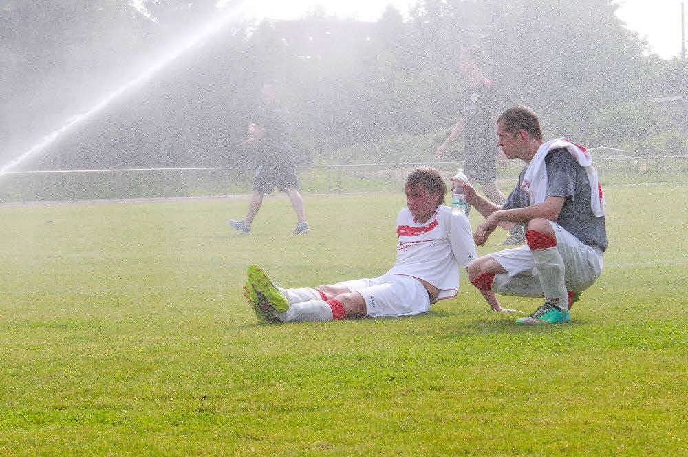 Während Aken jubelte, herrschte Enttäuschung bei den Quetzer Spielern.