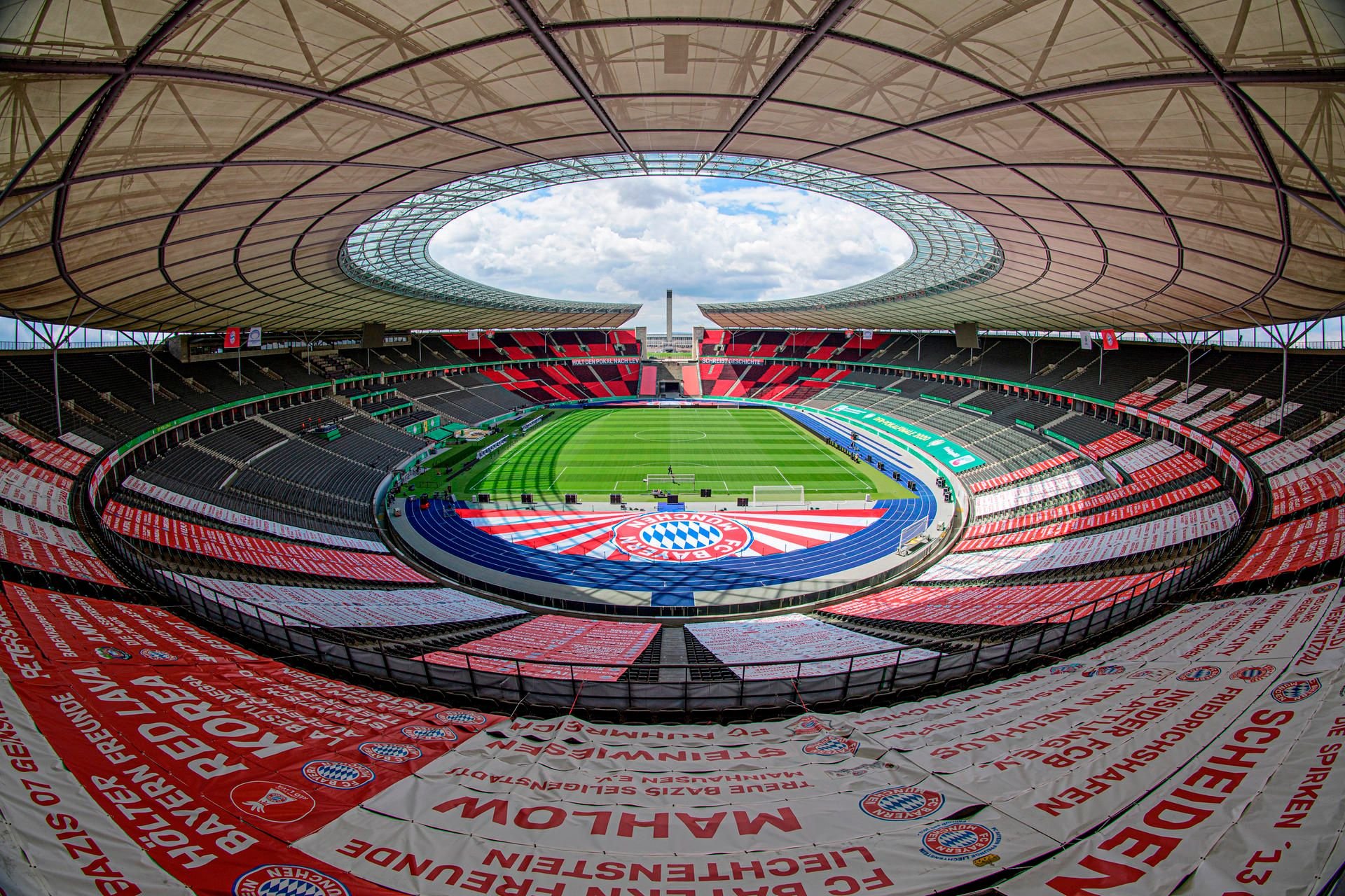 Das Olympiastadion in Berlin ist bereit für das DFB-Pokal-Finale 2020 - auch ohne Fans auf den Rängen.