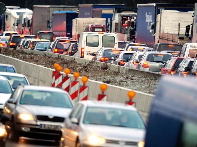 Zwischen Köln und Dortmund könnte es auf der A1 am Wochenende wegen Baustellen zu Staus kommen. Foto: Marius Becker/ Archiv