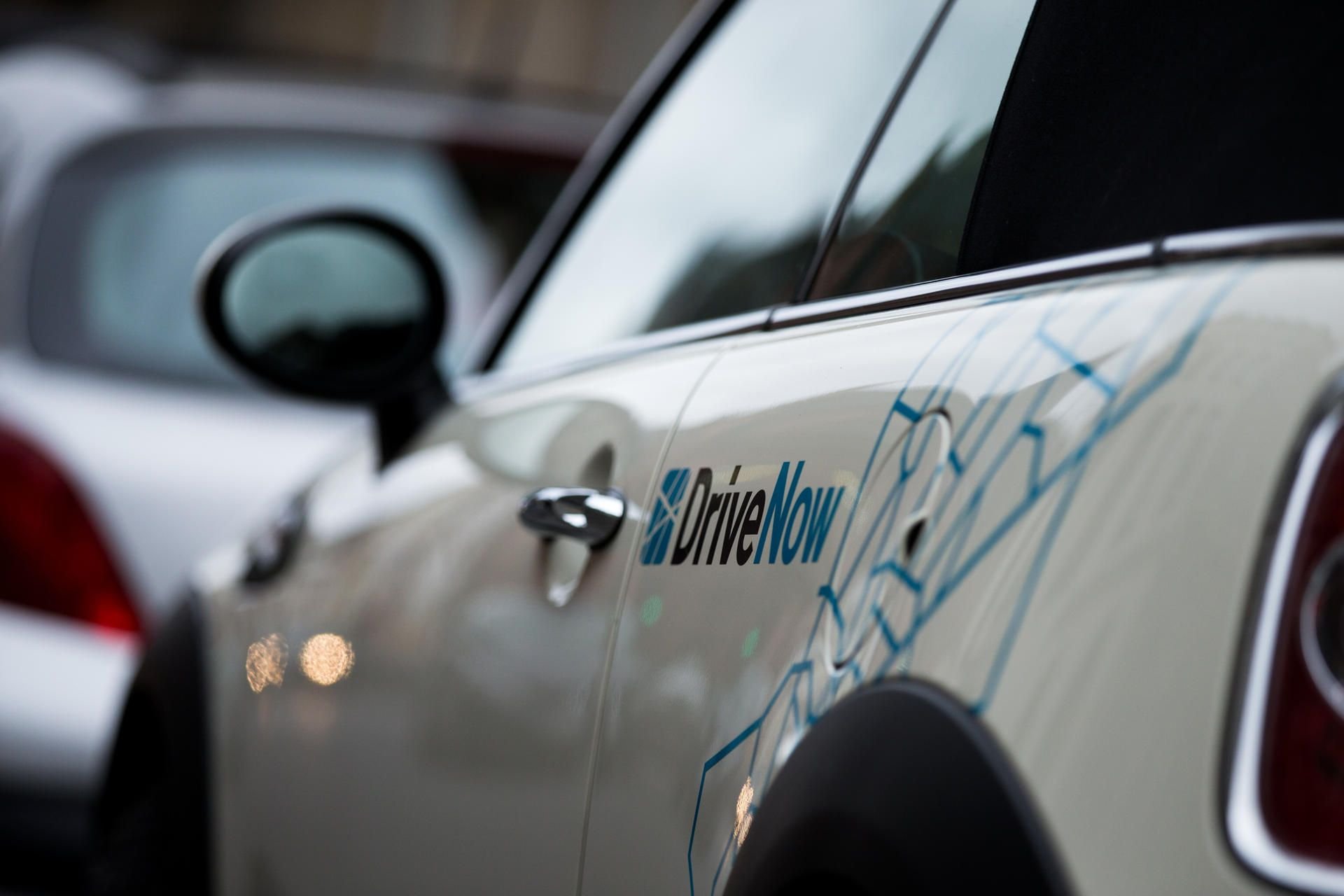 Ein Fahrzeug des Carsharing-Anbieters DriveNow.