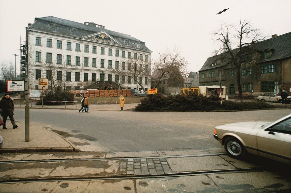 Anblick des Hauptgebäudes Anfang der 90er Jahre.