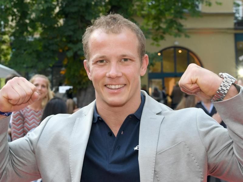 Olympiasieger Fabian Hambüchen glaubt an eine Medaille für die deutschen Turner bei der EM. Foto: Tobias Hase/dpa