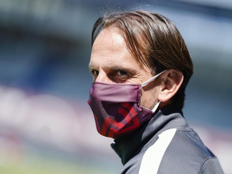 Wiesbadens Trainer Rüdiger Rehm mit Gesichtsmaske. Foto: Uwe Anspach/dpa-Pool/dpa/Archivbild