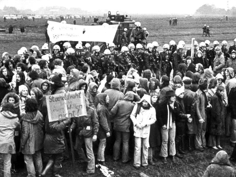 Am 30. Oktober 1967 fanden erste Demonstrationen gegen den Bau eines Kernkraftwerkes in Brokdorf statt. Foto: Werner Baum