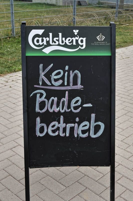 Im Naturbad mussten sie die Wasserfläche absperren.
