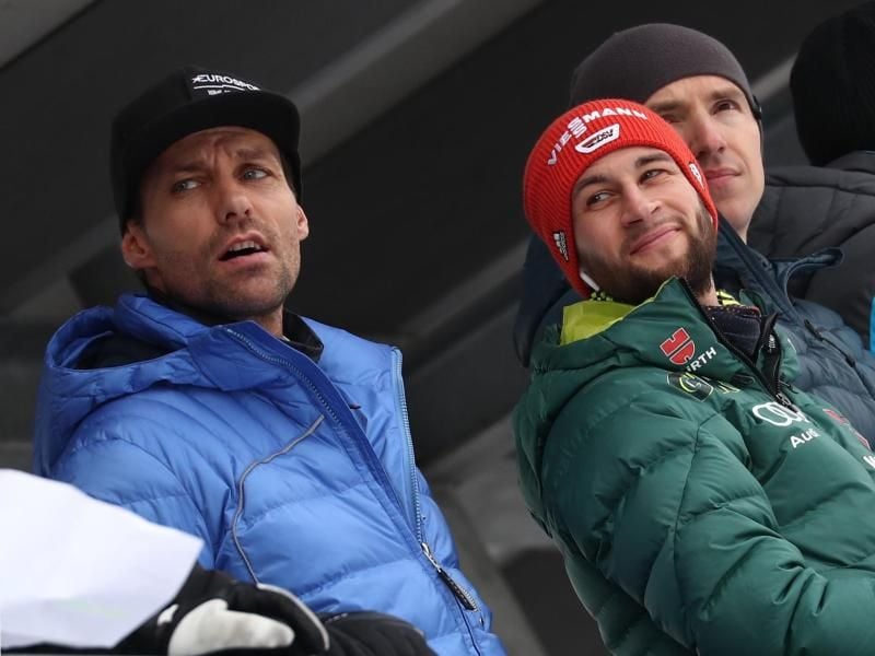 Sven Hannawald (l) will sich nicht erneut dem Leistungsdruck bei den Skispringern aussetzen. Foto: Daniel Karmann/dpa