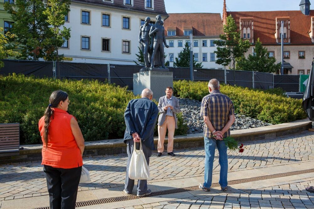 Für die Opfer des Faschismus wurden Blumen niedergelegt.
