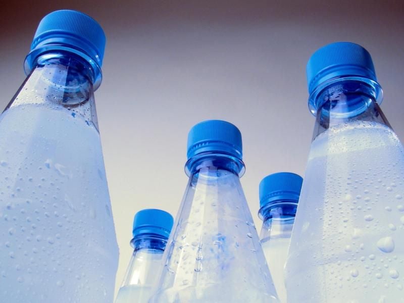 Viel Magnesium oder wenig? Jedes Mineralwasser hat seine eigene Zusammensetzung an Mineralstoffen. Foto: Silke Heyer/dpa-tmn
