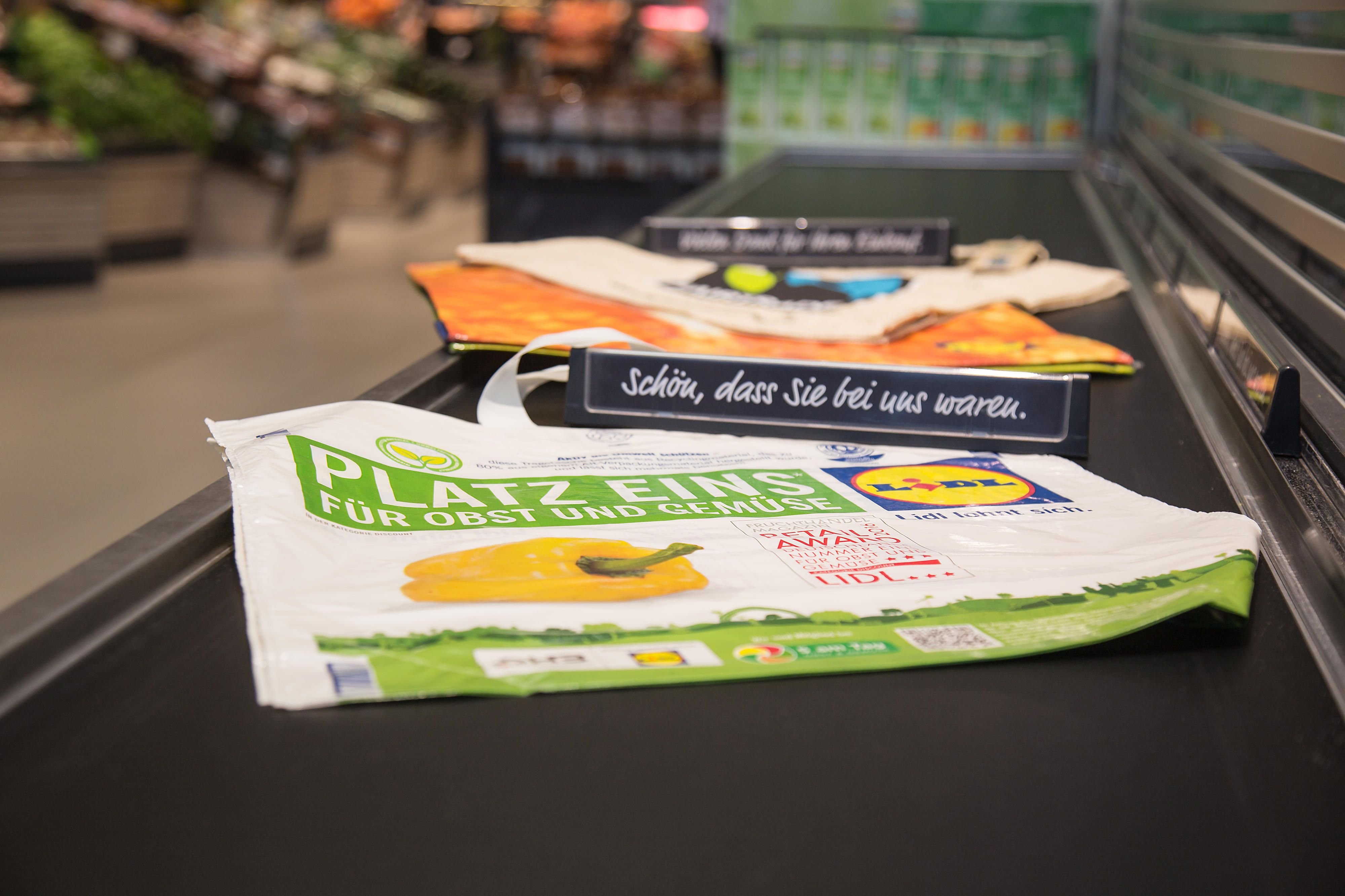 Mit der Abschaffung der umweltschädlichen Kunststofftaschen sollen jährlich 3500 Tonnen Plastik eingespart werden.