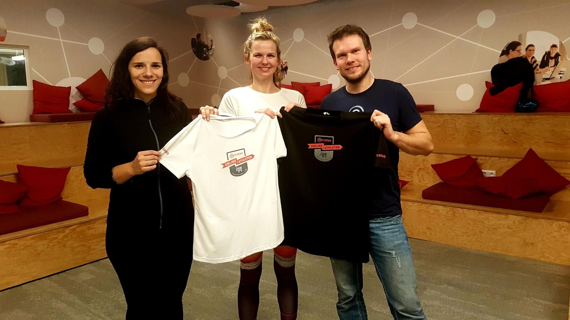 Britta Steffen (Mitte) mit den beiden Mercateo-Mitarbeitern Chris Donner und Christiane Hering