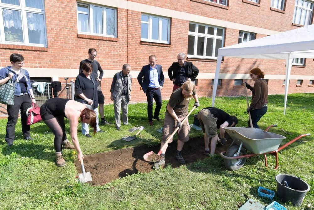 Der „Suchschnitt“ soll Neues zum Originalaufbau offenbaren .