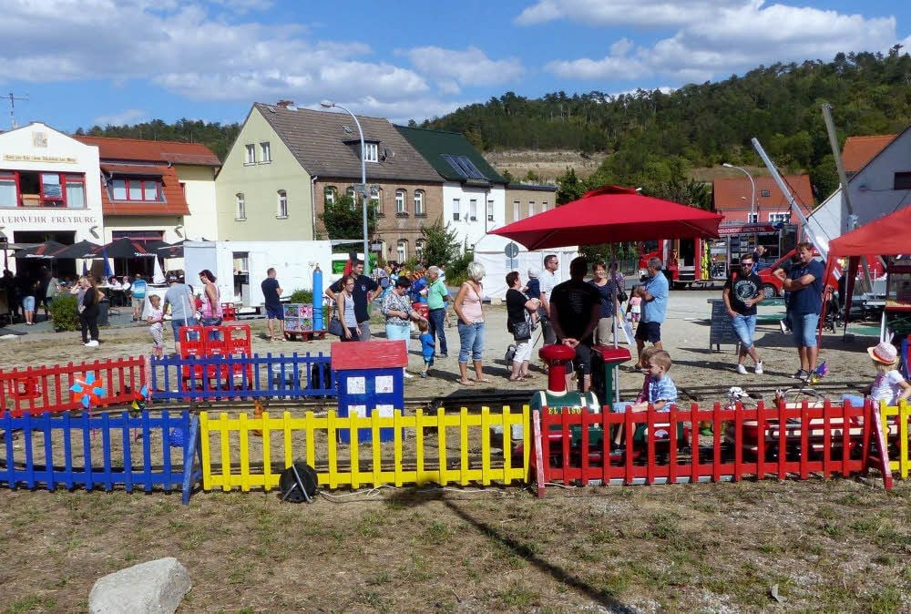Der Feuerwehr-Tag ist einer für die ganze Familie, sogar mit der Bahn kann gefahren werden.
