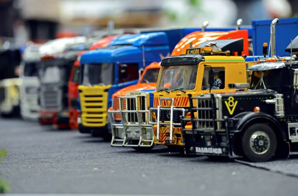 Auch Truckerfreunden wird zur Ausstellung was geboten.