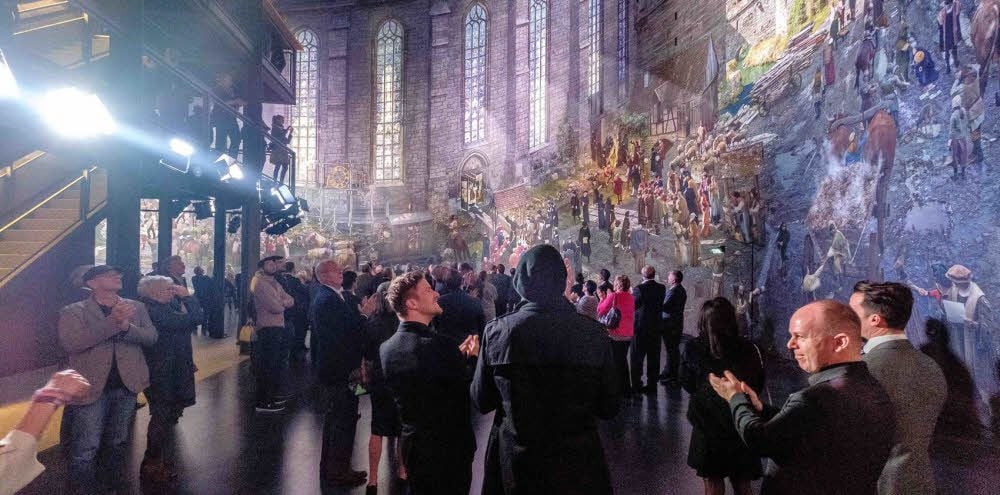Spontanen Applaus gab es von den Ehrengästen am Freitagabend, darunter Ministerpräsident Reiner Haseloff, als sie das Panorama erblickten.