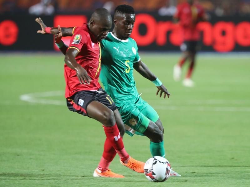 Wechselt vom FC Everton zu Paris Saint-Germain: Idrissa Gueye (r) in Aktion beim Afrika-Cup. Foto: Gehad Hamdy