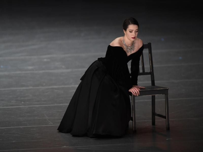 Tänzerin Ksenia Ryzhkova als Anna Karenina in der Bayerischen Staatsoper. Foto: Felix Hörhager