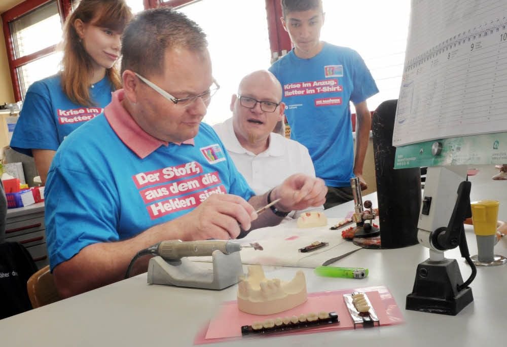 Mehr Wachs, Herr Bürgermeister! Die rosa Masse ist das wichtigste Utensil eines Zahntechnikers.