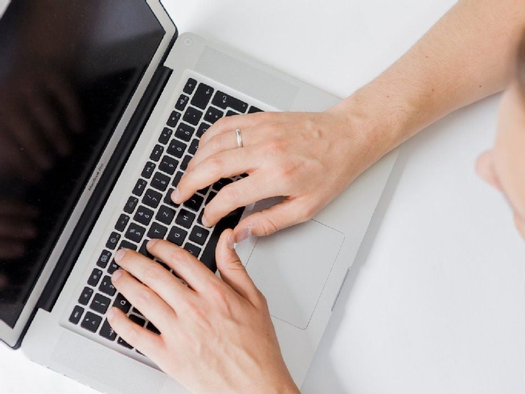 Angehende Juristinnen und Juristen können in Sachsen-Anhalt Teile ihrer Abschlussprüfungen jetzt am Laptop schreiben.