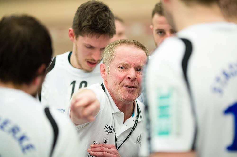 Uwe Jungandreas (Mitte) sucht nach einem neuen Spieler.