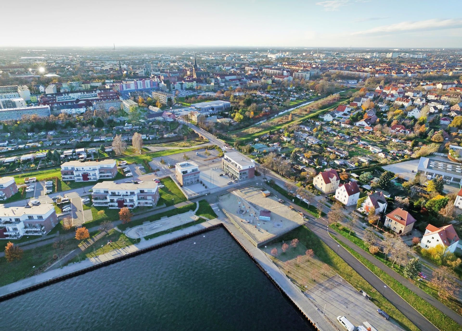 Bitterfeld soll zwischen dem Goitzsche-Stadthafen über das Areal Am Plan bis zum Markt sowie zwischen Mittelstraße und Bahnhof bis spätestens 2024 neu gestaltet werden.