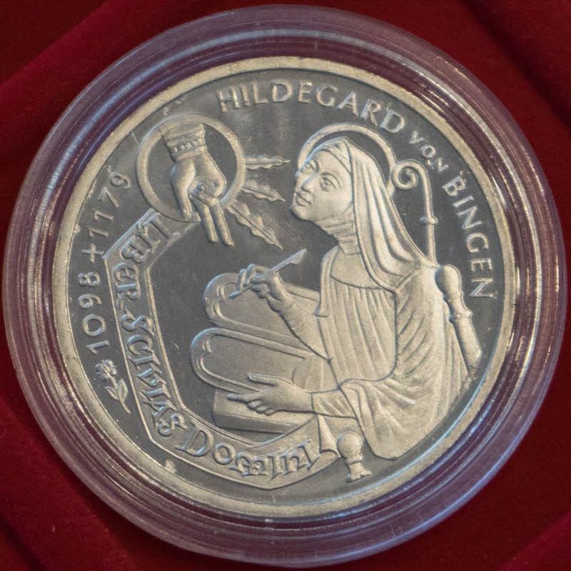 Münze mit Hildegard von Bingen