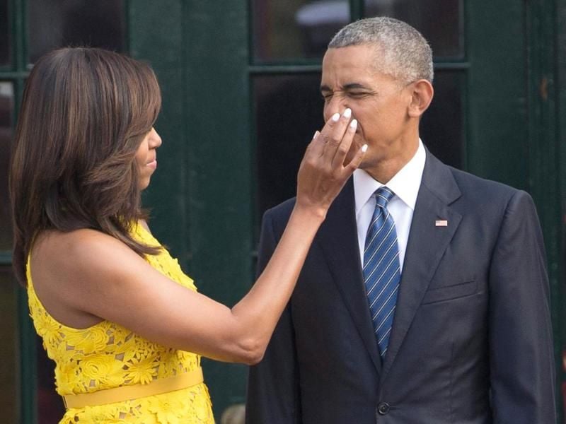 Barack Obama (r), ehemaliger US-Präsident, und seine First Lady Michelle Obama. Foto: Shawn Thew/EPA/dpa