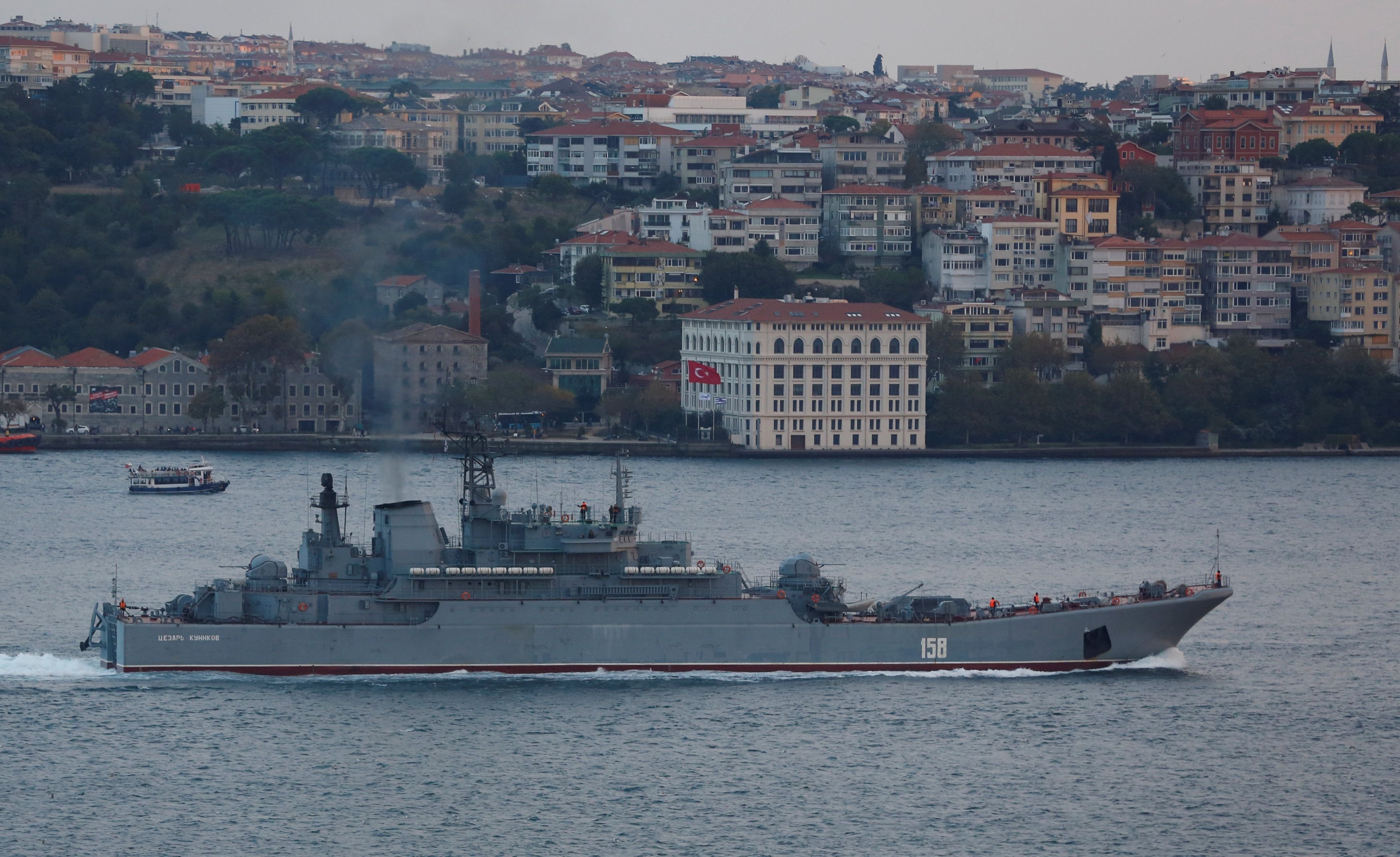 Ein russisches Militärschiff auf dem Weg ins Mittelmeer
