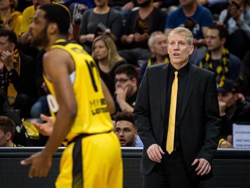 Das Team von John Patrick (r) muss gegen Monaco antreten. Foto: Christoph Schmidt