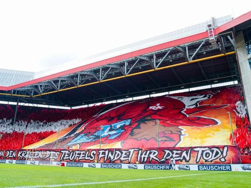 36.766 Zuschauer kamen zum Südwest-Derby der 3. Liga zwischen dem 1. FC Kaiserslautern und Waldhof Mannheim ins Fritz-Walter-Stadion. Foto: Uwe Anspach