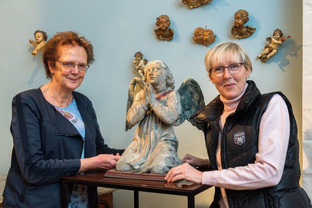 Claudia Diepenbrock und Monika Böhme haben viele Engel gefunden.