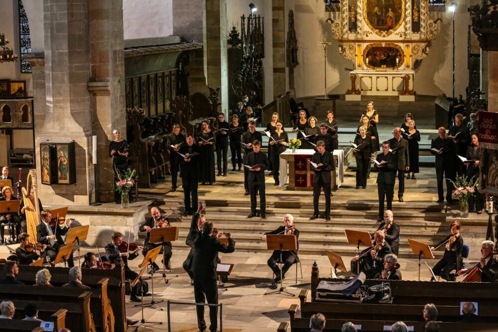 Ein Höhepunkt der Merseburger Orgeltage war Samstagabend im Dom ein Konzert mit Musikern und Chorsängern, die natürlich coronabedingt Abstand zueinander halten mussten.