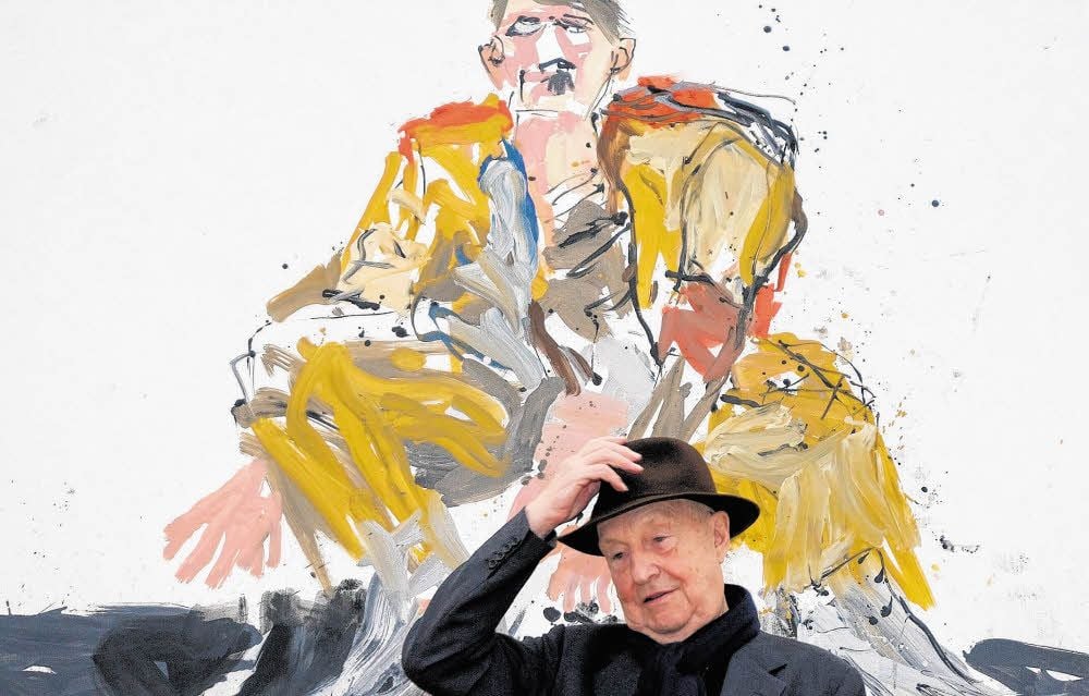Georg Baselitz steht in den Kunstsammlungen Chemnitz vor seinem Werk „Paint Painter“ aus dem Jahr 2007.