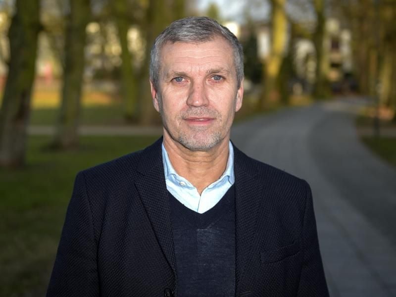 Der ehemalige Fußballprofi Thomas von Heesen in Hamburg. Foto: Axel Heimken/Archiv