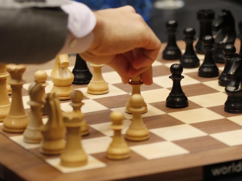 Magnus Carlsen ist in der Schach-Welt eine Klasse für sich. Foto: Frank Augstein/AP/dpa