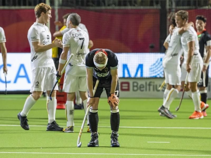 Christopher Rühr (M) war nach der Niederlage der deutschen Hockey-Herren enttäuscht. Foto: Koen Suyk/ANP