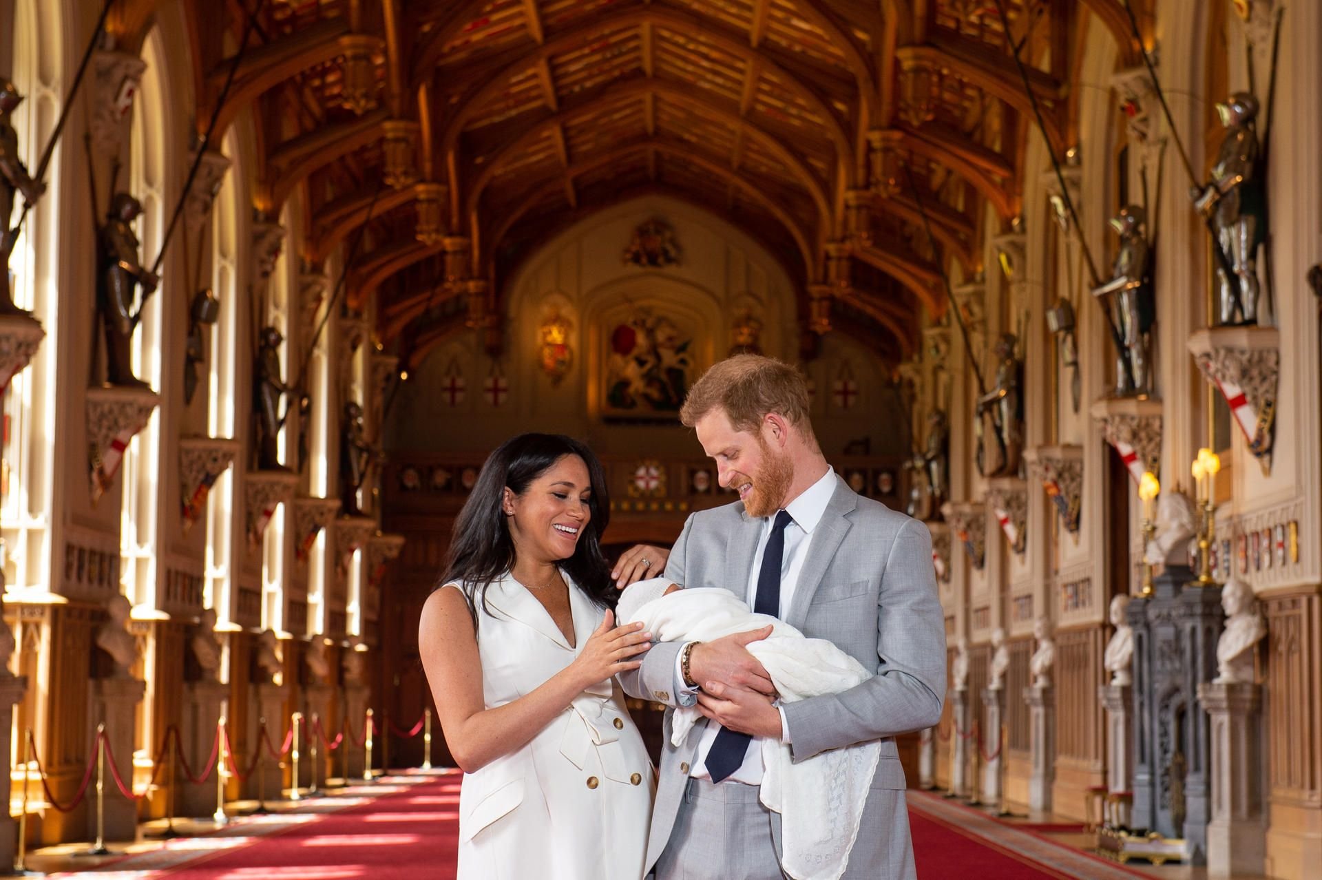 Meghan und Harry als glückliche Eltern