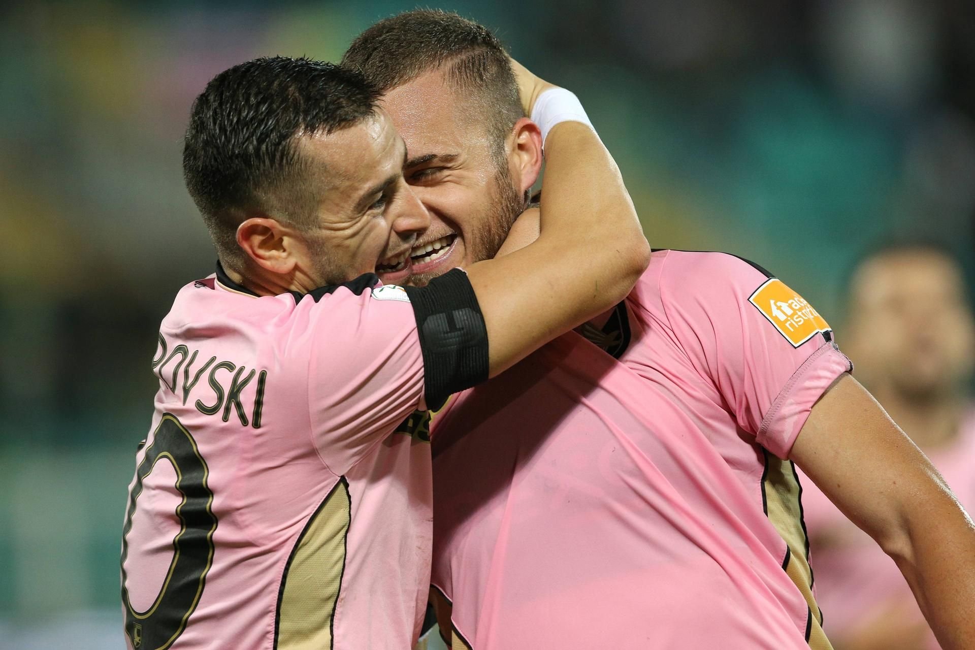 Für seine rosa Trikots ist der US Palermo bekannt.