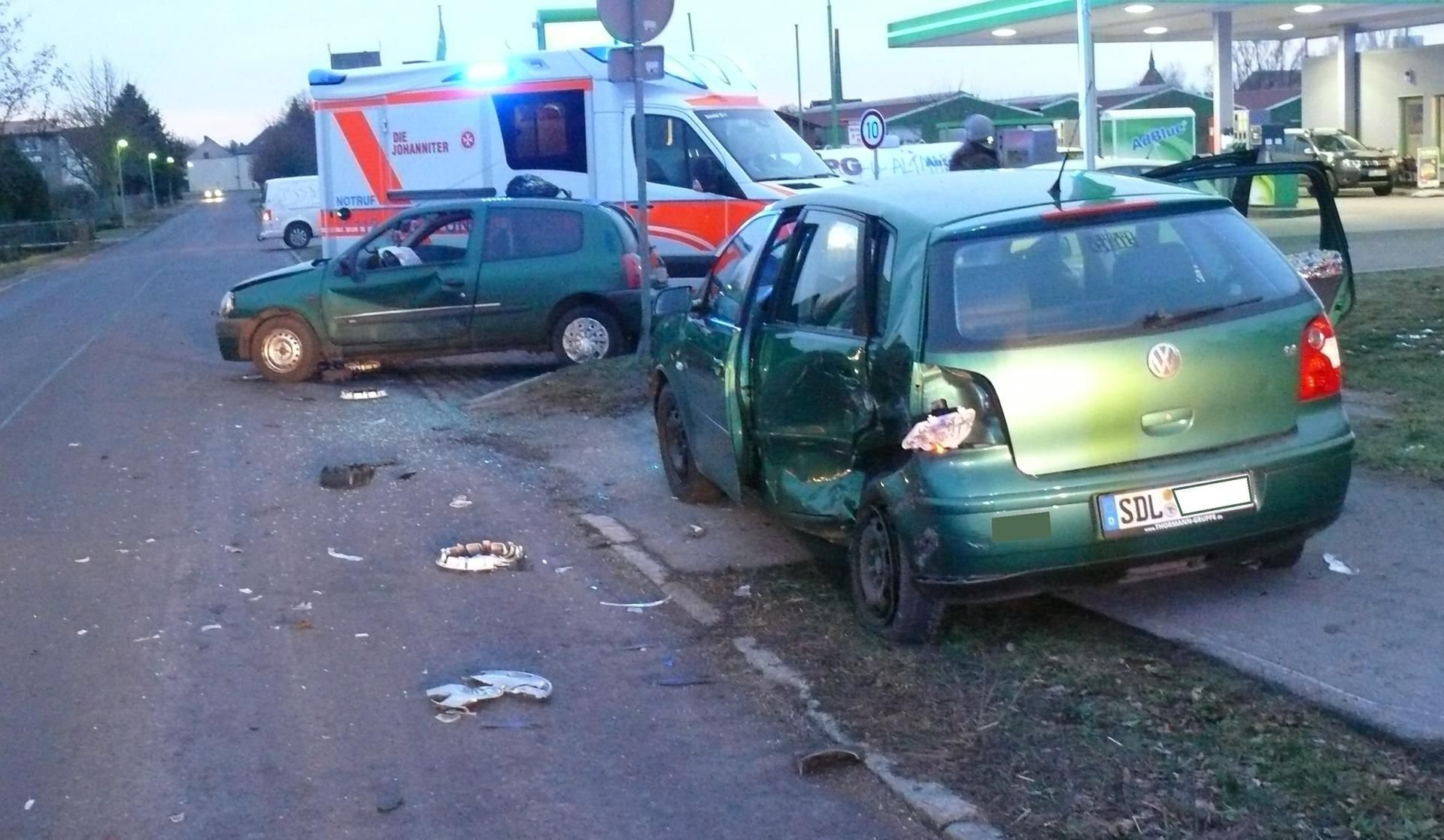 Bei dem Unfall an der Tankstelle in Bismark sind vier Personen verletzt worden.