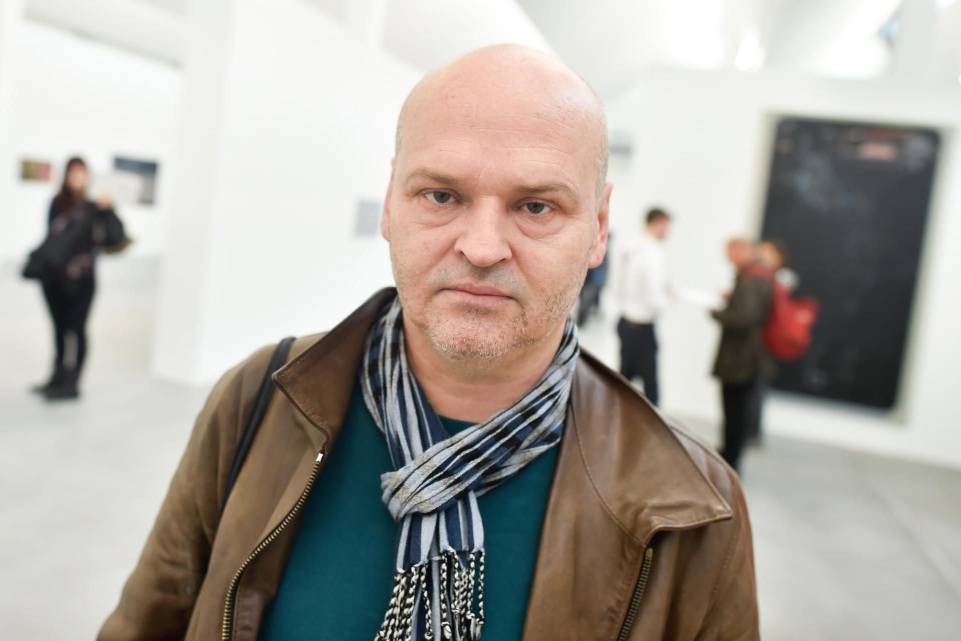 Künstler Eberhard Havekost steht 2016 im Maschinenhaus der ehemaligen Brauerei in der Ausstellung "Eberhard Havekost".
