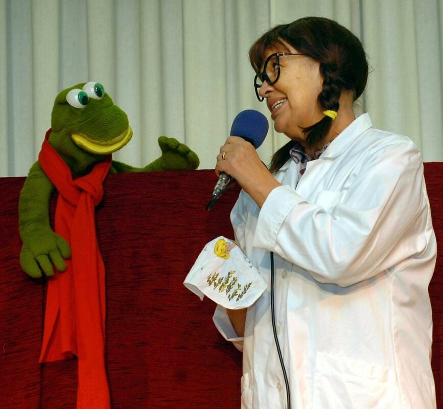 Urte Blankenstein alias Frau Puppendoktor Pille kommt auf Einladung der Sanitätsschule Raymond Schulz nach Köthen.