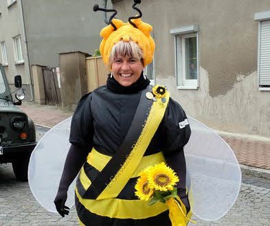 Peggy Knöffel macht es Spaß, Bienenkönigin zu sein.