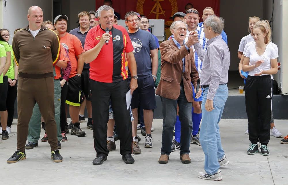 Täve Schur (2.v.r.) trifft in Leimbach unter anderem Marathon-Olympiasieger Waldemar Cierpinski.