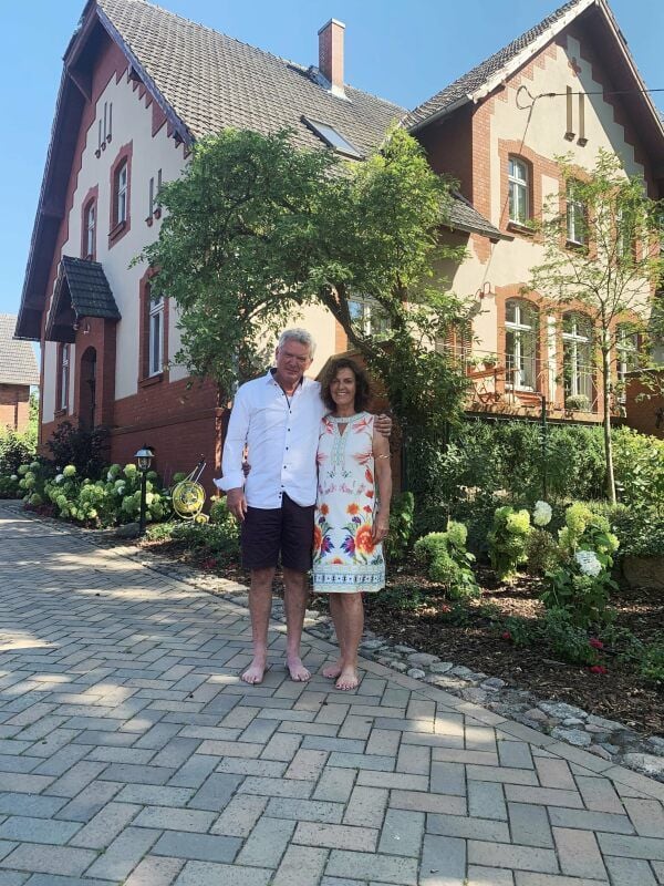 Manuela Ehmer-Pixner und Oscar Pixner haben das alte Pfarrhaus in Rahnsdorf renoviert.
